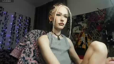 Snapshot of say_mary chatting on 29, 7, 2026 pronoun she. name Mary. age 21. online show from 29, 7, 2026