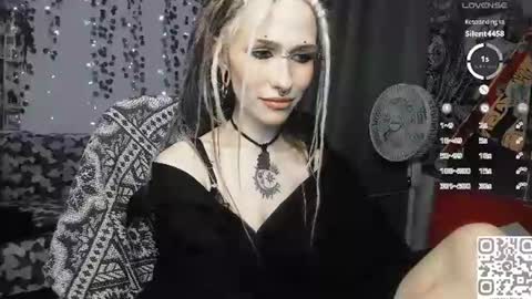 Snapshot of say_mary chatting on 30, 7, 2026 pronoun she. name Mary. age 21. online show from 30, 7, 2026