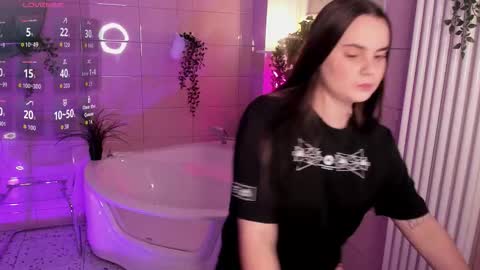 Snapshot of sbella_sweet chatting on 17, 10, 2025 Bella online show from 17, 10, 2025