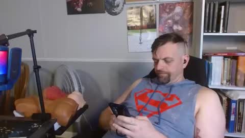 Snapshot of scarecrow2wm chatting on 25, 4, 2026 Kent Clark online show from 25, 4, 2026