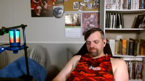 Snapshot of scarecrow2wm chatting on 13, 7, 2026 Kent Clark online show from 13, 7, 2026