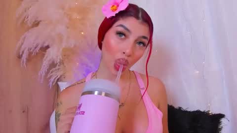 Snapshot of scarleett_jones chatting on 11, 10, 2025 scarleett jones online show from 11, 10, 2025