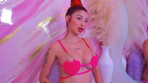 Snapshot of scarleett_jones chatting on 16, 1, 2026 scarleett jones online show from 16, 1, 2026