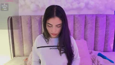 Scarlet  online show from 24, 10, 2025