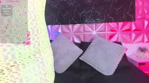 Scarlet  online show from 12, 2, 2026