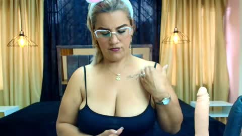 Snapshot of scarlet_milf_ chatting on 18, 11, 2025 SCARLET MILF online show from 18, 11, 2025