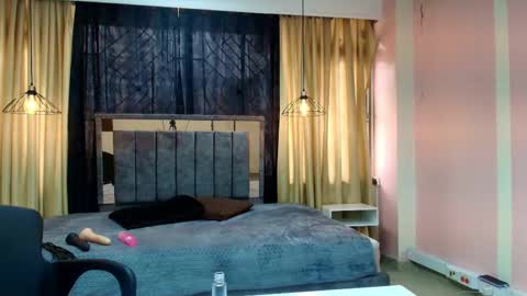 Snapshot of scarlet_milf_ chatting on 2, 12, 2025 SCARLET MILF online show from 2, 12, 2025