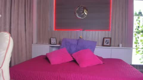 Scarlet  online show from 12, 4, 2026