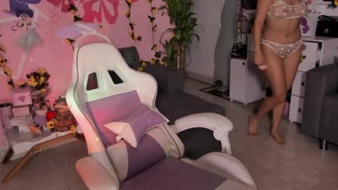 Snapshot of scarlet_villamizar chatting on 19, 5, 2026 SCARLET online show from 19, 5, 2026