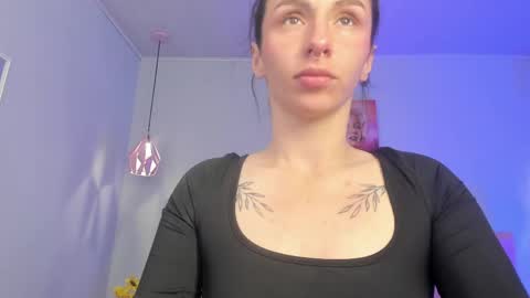 Scarlet  online show from 25, 5, 2026