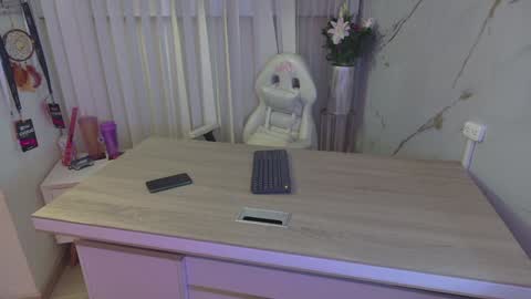 Scarlett Collins online show from 27, 1, 2025