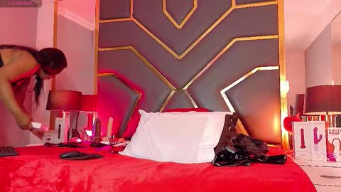 Snapshot of scarletthott1 chatting on 15, 12, 2025 Scarlett Hot online show from 15, 12, 2025