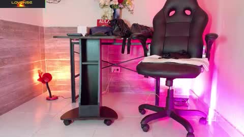 Snapshot of scarletthott1 chatting on 15, 1, 2026 Scarlett Hot online show from 15, 1, 2026