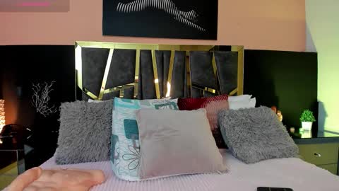 scarlettorres online show from 2, 12, 2025