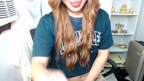 Queen Scarlet online show from 4, 1, 2025