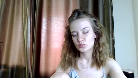 Snapshot of scented_elsa chatting on 27, 5, 2026 Elsa online show from 27, 5, 2026