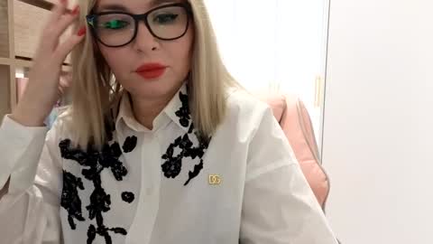 Snapshot of schoolteach chatting on 12, 11, 2025 cindy desire online show from 12, 11, 2025