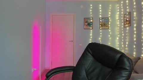 Snapshot of scooby_r chatting on 9, 1, 2025 Thomas brunette and Alex blond online show from 9, 1, 2025