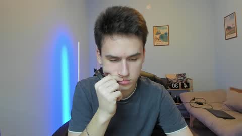 Snapshot of scooby_r chatting on 28, 1, 2025 Thomas brunette and Alex blond online show from 28, 1, 2025