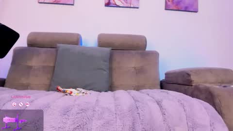     .  INDEPENDENT MODEL online show from 3, 2, 2026