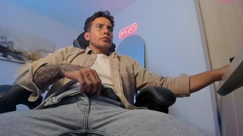 Snapshot of sebastianortizm chatting on 13, 1, 2025 Lucian Sinclair online show from 13, 1, 2025