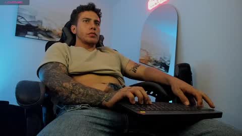 Snapshot of sebastianortizm chatting on 16, 1, 2025 Lucian Sinclair online show from 16, 1, 2025