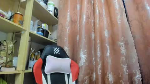 seductive_she_wolf online show from 13, 4, 2026