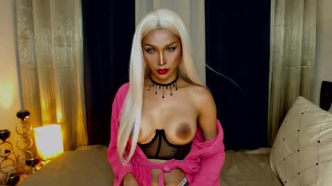 Snapshot of seductresskatarina chatting on 23, 12, 2024 KATARINA LUST online show from 23, 12, 2024