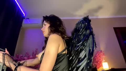 H i  My names is Selena Welcome to my room  Please thumbs up - its important online show from 31, 10, 2025