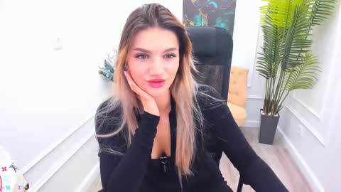 selenaemoore online show from 29, 9, 2025