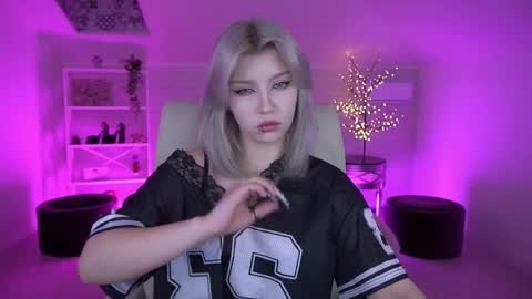 selenairis online show from 2, 6, 2026