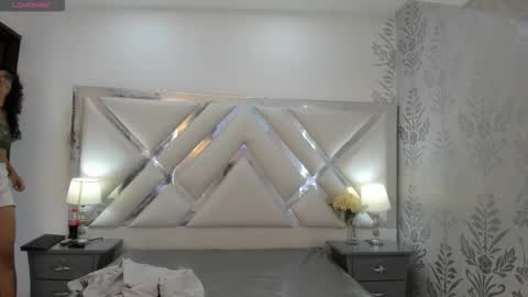 Snapshot of selenareyess chatting on 19, 9, 2025 Selena reyess online show from 19, 9, 2025