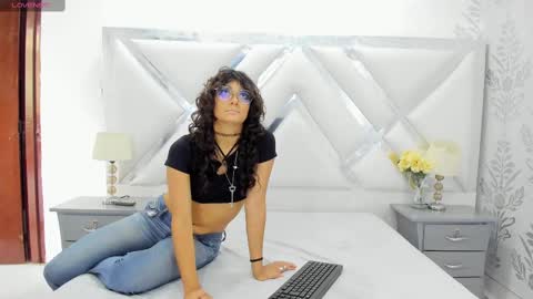 Snapshot of selenareyess chatting on 29, 9, 2025 Selena reyess online show from 29, 9, 2025