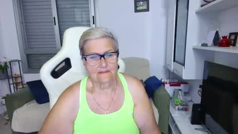 Snapshot of selenna57 chatting on 15, 5, 2026 Selenna online show from 15, 5, 2026
