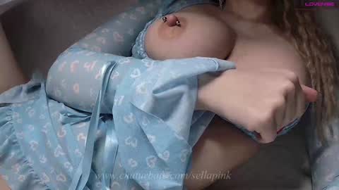Snapshot of sellapink chatting on 5, 2, 2025 My name is Sella and im Bisexual online show from 5, 2, 2025