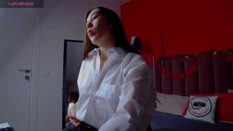 Nicole online show from 6, 2, 2025