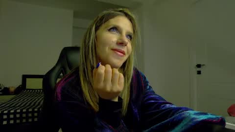 Snapshot of sellena_angel chatting on 1, 5, 2026 sellena_angel online show from 1, 5, 2026