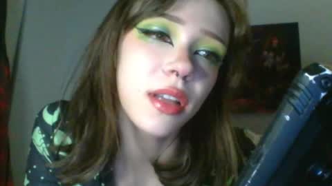 goddess esme  online show from 19, 1, 2025