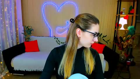 Snapshot of sensitiveheartt chatting on 28, 4, 2026 sensitiveheartt online show from 28, 4, 2026