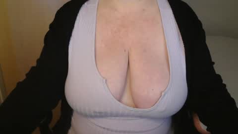 Snapshot of sensual_cris chatting on 16, 5, 2026 CRIS online show from 16, 5, 2026