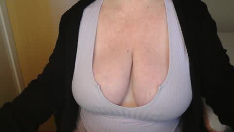 Snapshot of sensual_cris chatting on 18, 5, 2026 CRIS online show from 18, 5, 2026