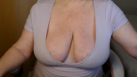 Snapshot of sensual_cris chatting on 25, 5, 2026 CRIS online show from 25, 5, 2026