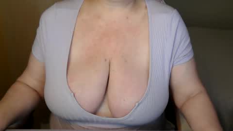 Snapshot of sensual_cris chatting on 27, 5, 2026 CRIS online show from 27, 5, 2026
