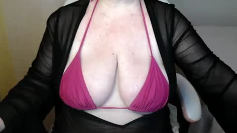 Snapshot of sensual_cris chatting on 16, 6, 2026 CRIS online show from 16, 6, 2026
