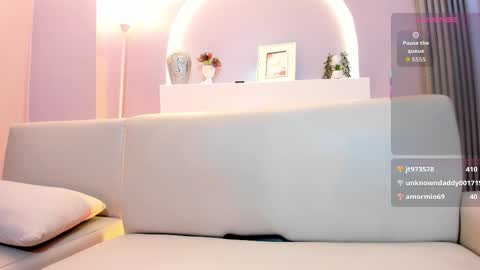 Sophie     online show from 28, 2, 2026