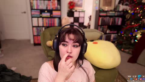 Snapshot of serareads chatting on 4, 1, 2025 SeraReads online show from 4, 1, 2025