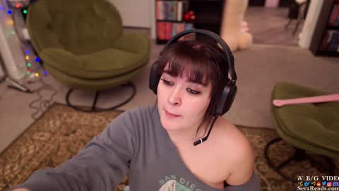 Snapshot of serareads chatting on 5, 1, 2025 SeraReads online show from 5, 1, 2025