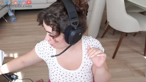 Snapshot of serareads chatting on 9, 9, 2025 SeraReads online show from 9, 9, 2025