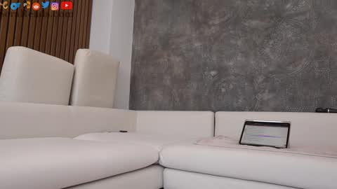 Snapshot of serareads chatting on 10, 9, 2025 SeraReads online show from 10, 9, 2025