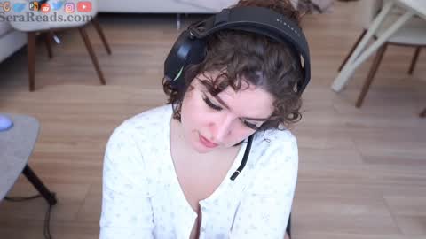 Snapshot of serareads chatting on 13, 9, 2025 SeraReads online show from 13, 9, 2025